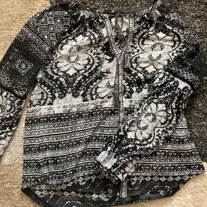 Lucky brand small top- black and white print